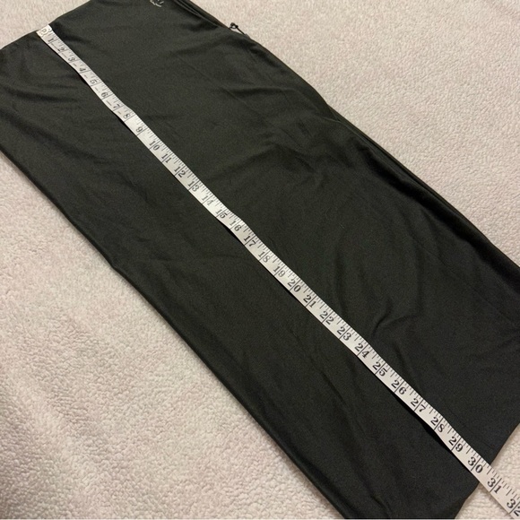 BEYOND YOGA Hidden Pocket Infinity Scarf Zipper Pocket Black Brown Soft - Picture 4 of 13